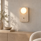 Applique murale moderne en travertin dans un salon premium