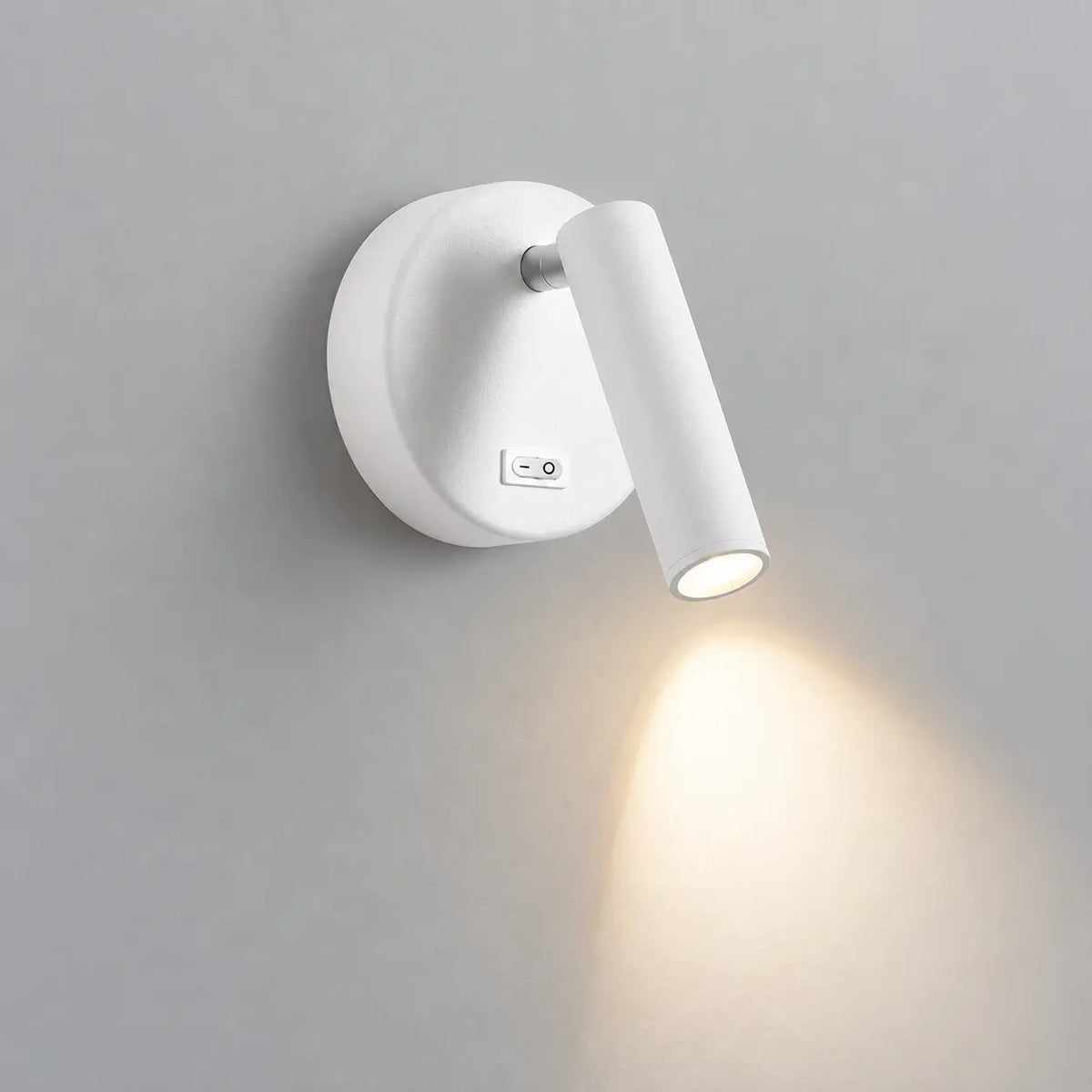 Applique murale blanche avec interrupteur, packshot lumière chaude