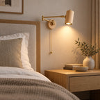 Applique murale bois scandinave dans une chambre d’hôtel