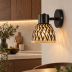 Applique murale chambre osier bicolore vue de profil dans une cuisine