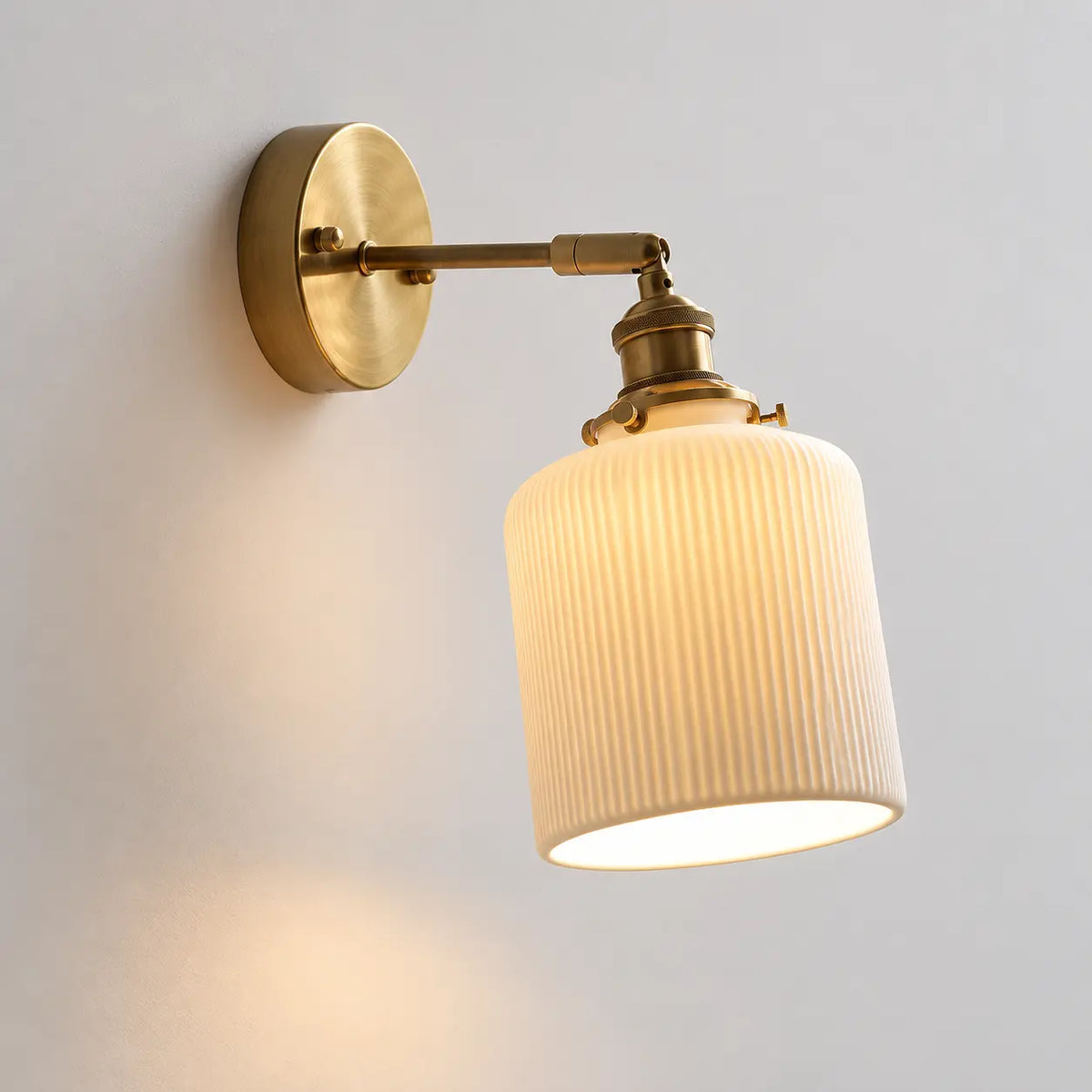 Applique murale chevet chambre en laiton et céramique – lumière chaude