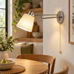 Applique murale design scandinave – vue de profil dans une cuisine élégante