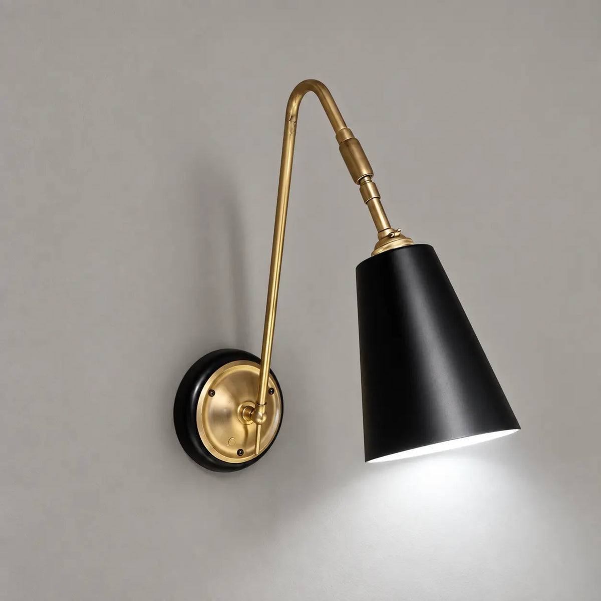 Applique murale laiton design noire – lumière froide
