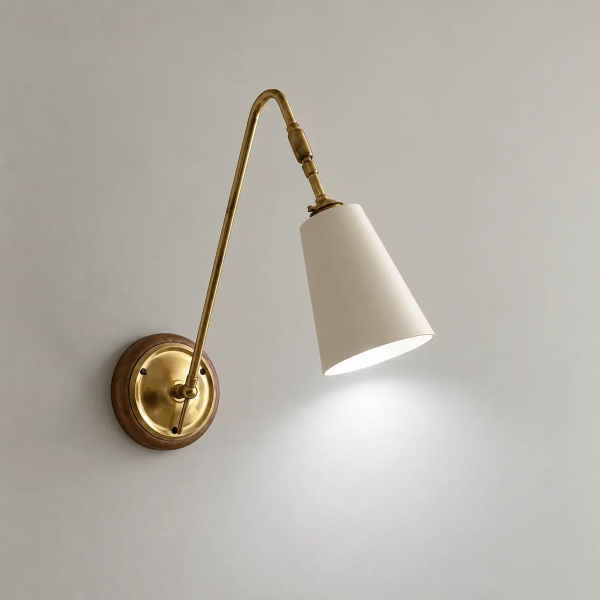 Applique murale laiton design blanche – lumière froide