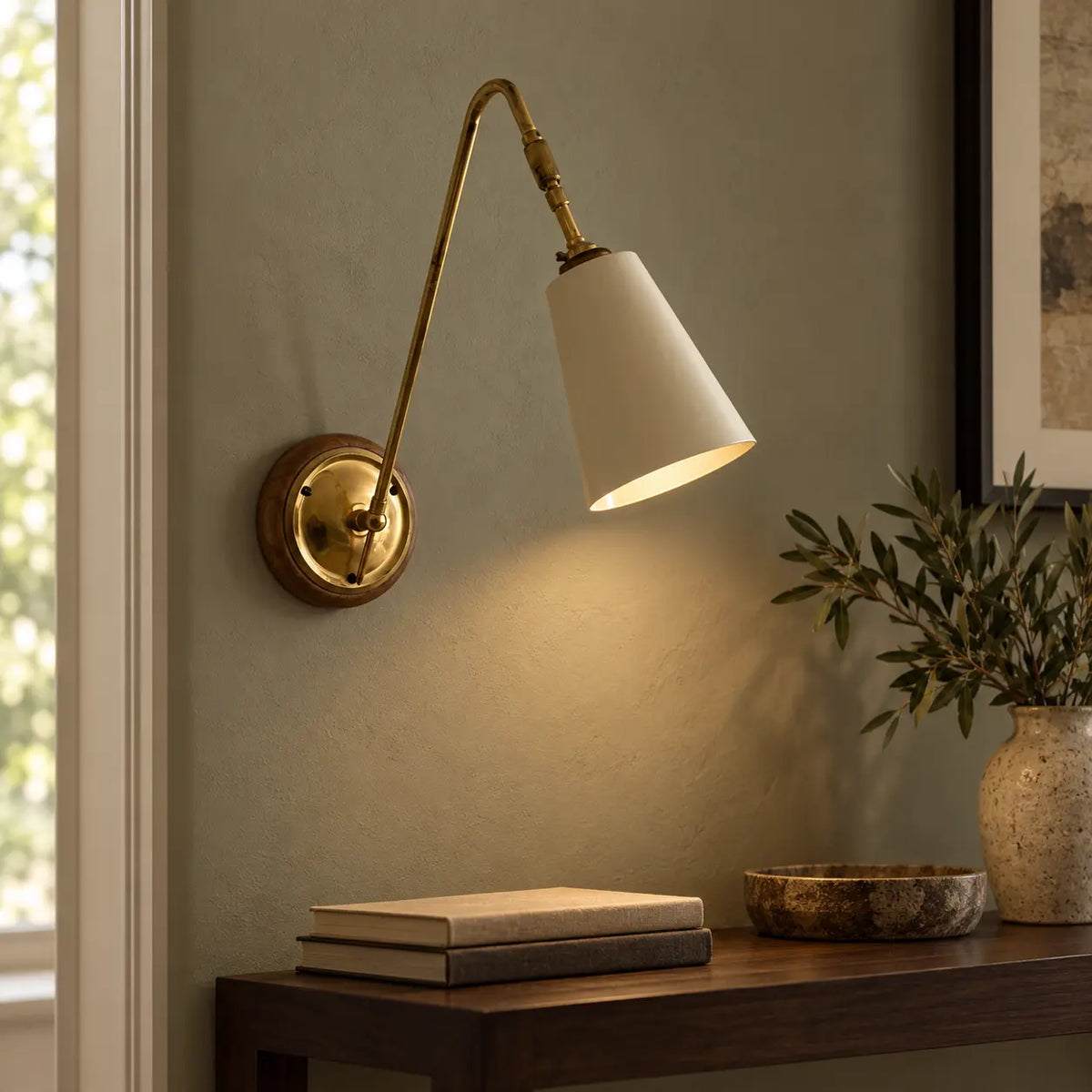 Applique laiton design blanche orientable – vue de profil