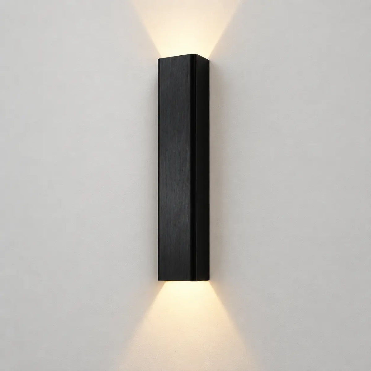 Applique murale LED aluminium noire – vue packshot premium