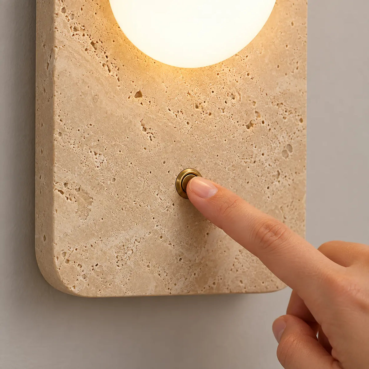 Gros plan sur le bouton intégré de l’applique
