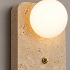 Détail du travertin, du verre opalin et du bouton en laiton