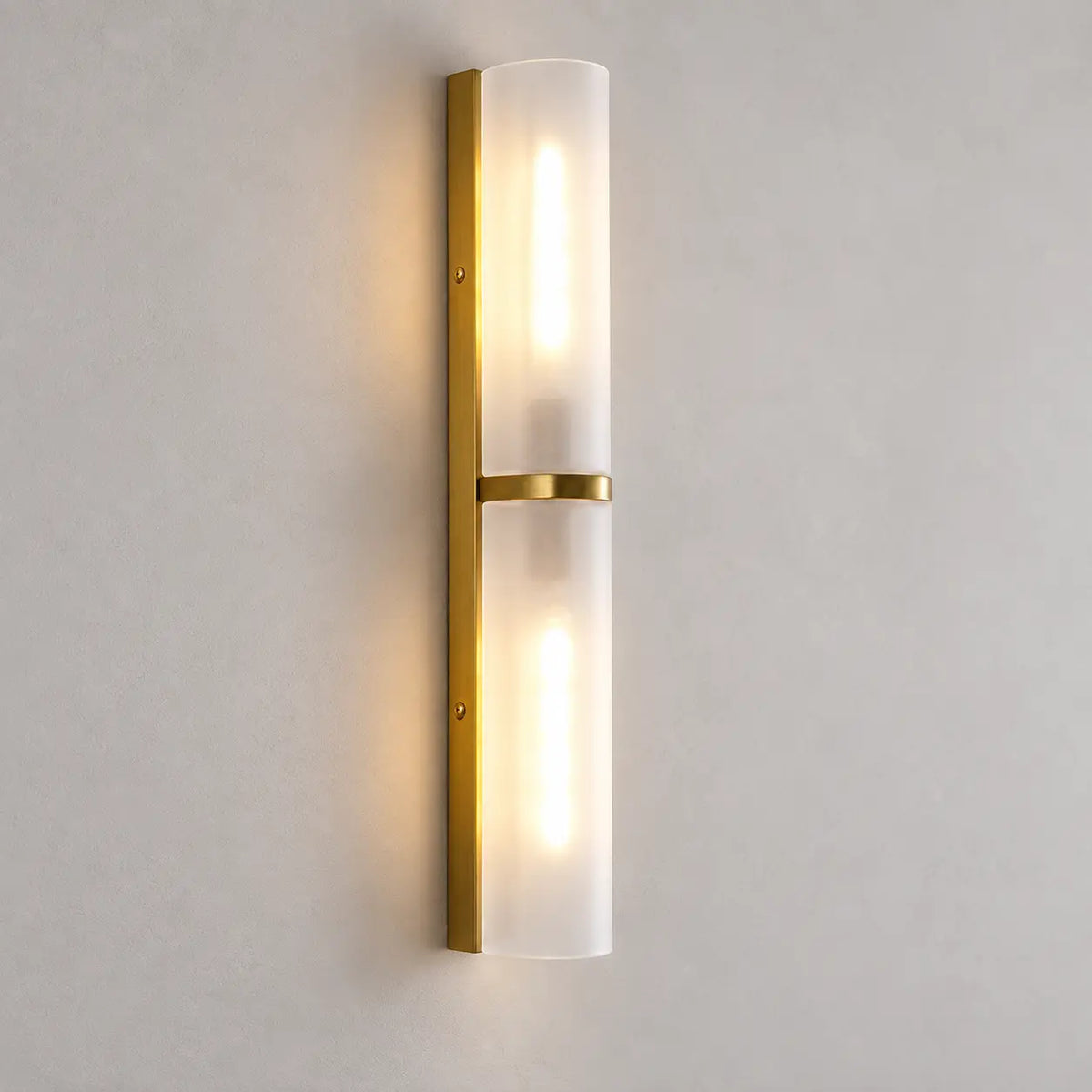 Applique murale minimaliste, double alignée dorée, lumière chaude
