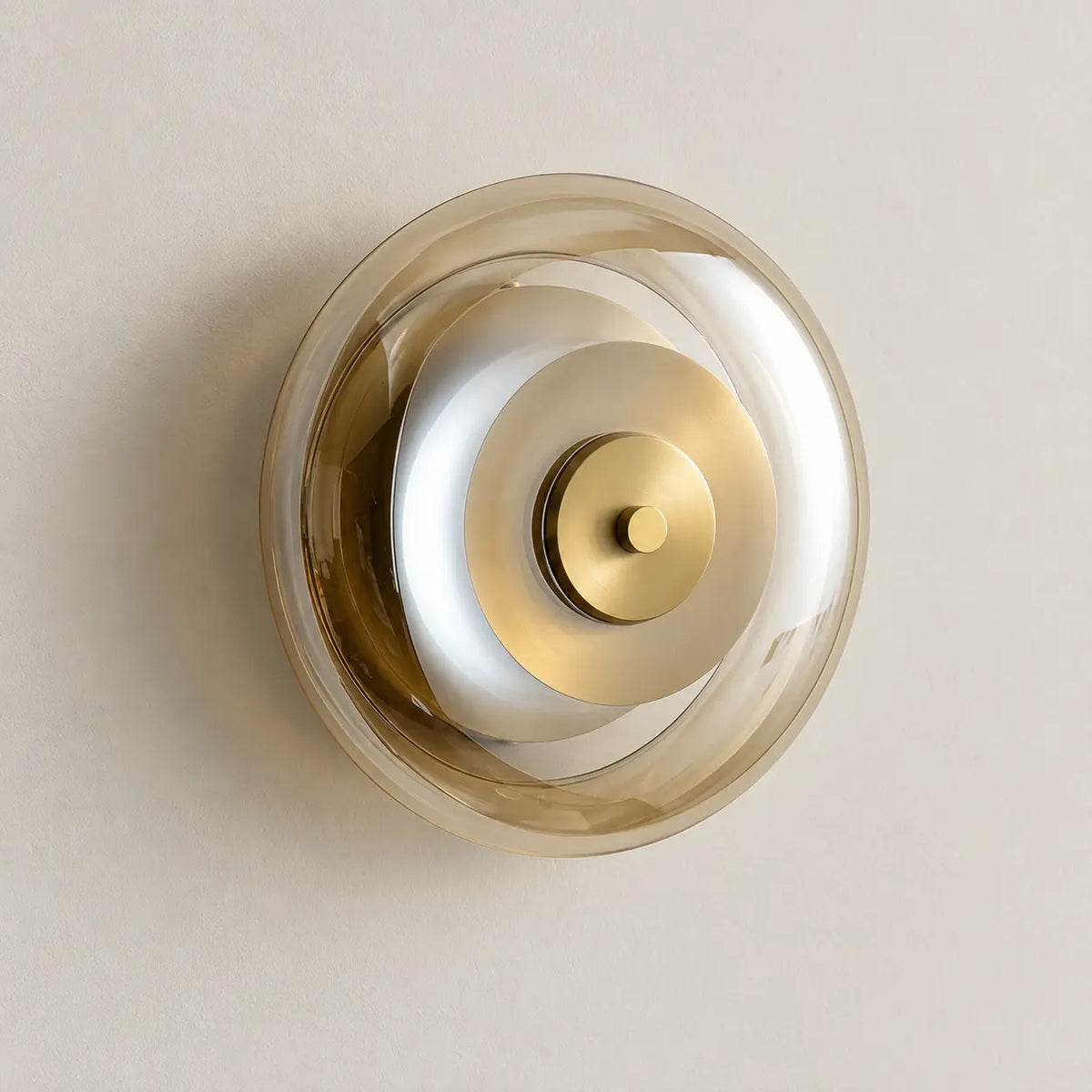 Applique murale dorée et verre cognac, lumière froide