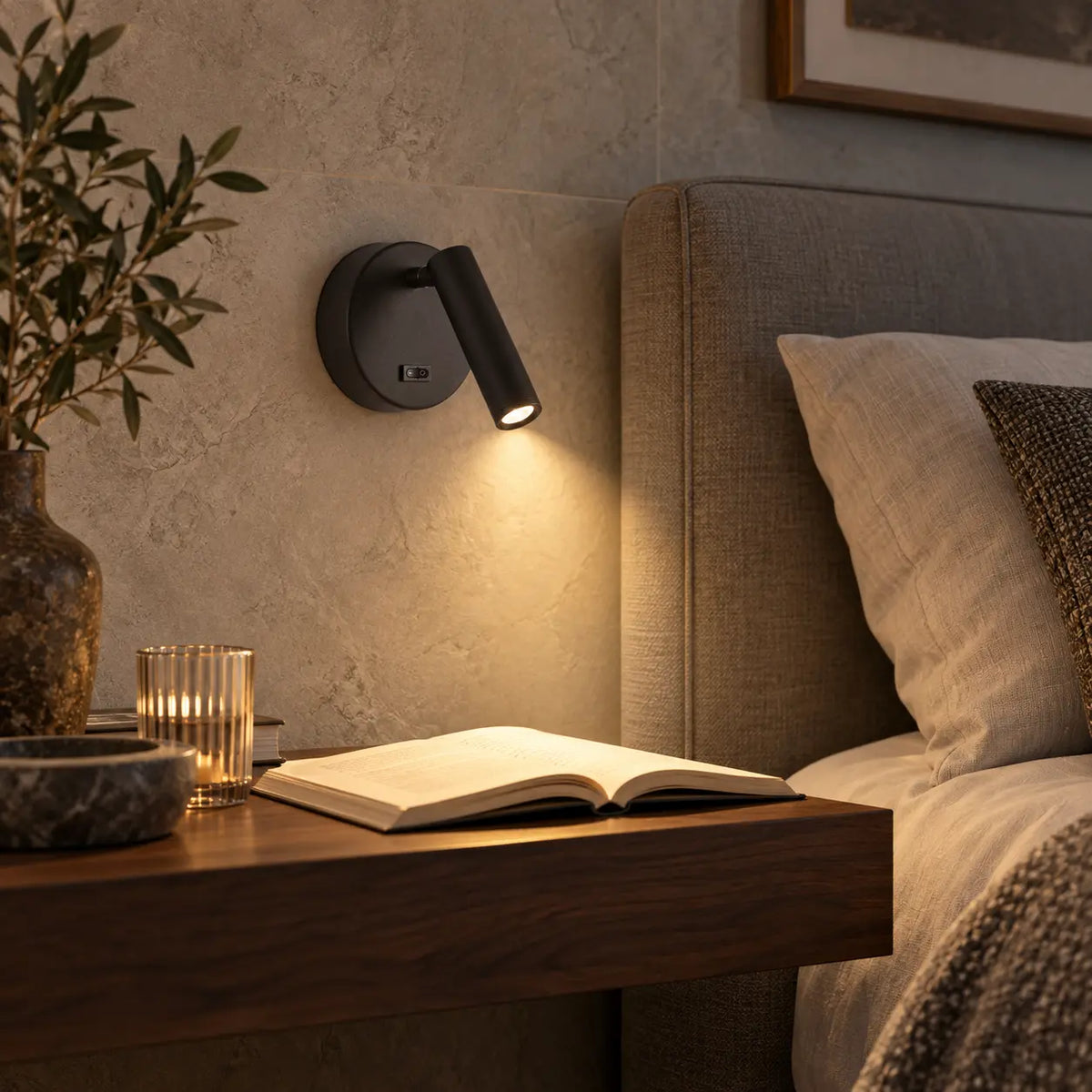 Applique noire orientable avec interrupteur pour la lecture
