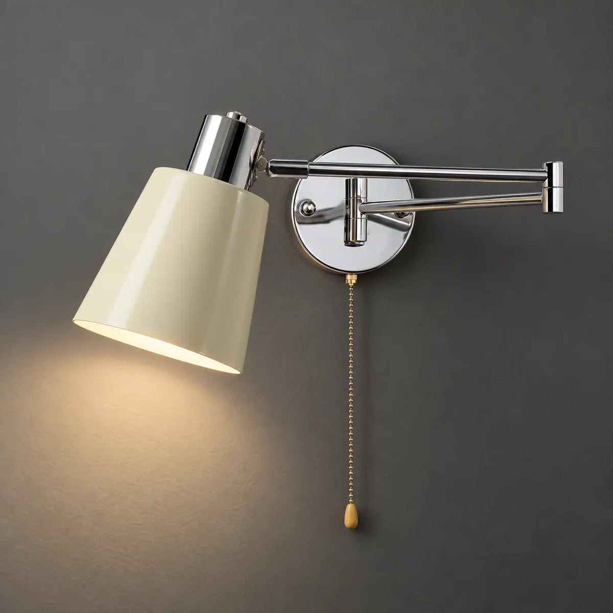 Détail orientable de l’applique murale chambre