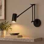 Applique murale orientable avec bras déployé