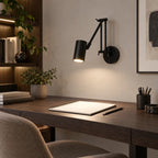 Applique murale orientable au-dessus d’un bureau