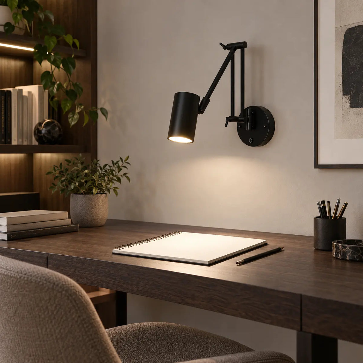 Applique murale orientable au-dessus d’un bureau