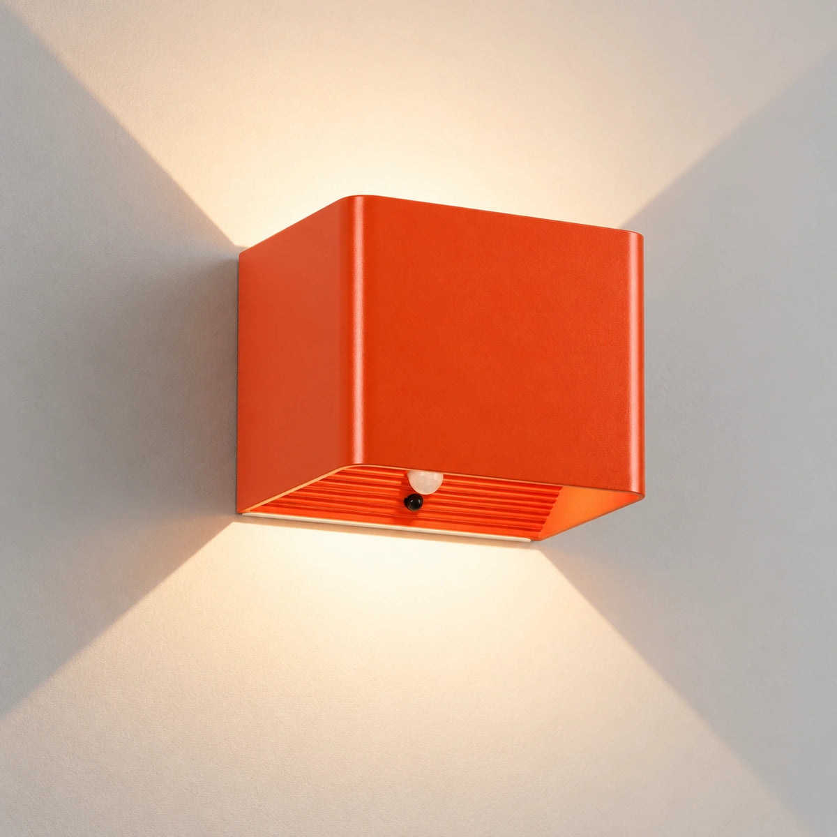 Applique murale sans fil orange avec capteur, vue produit