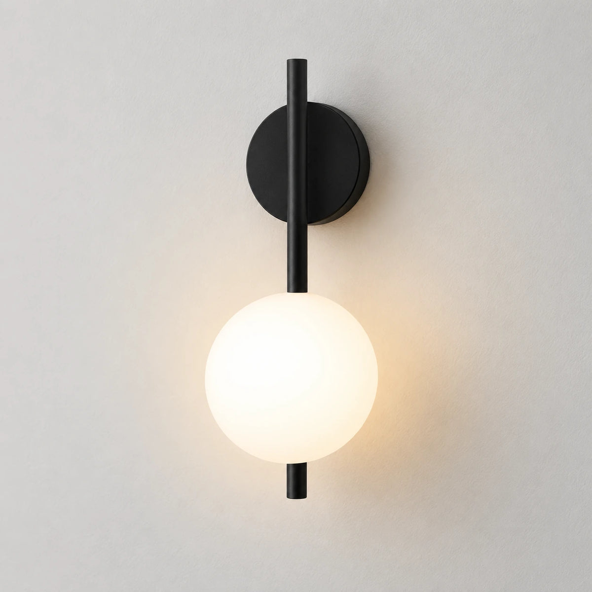 Applique murale rechargeable noire sur fond clair