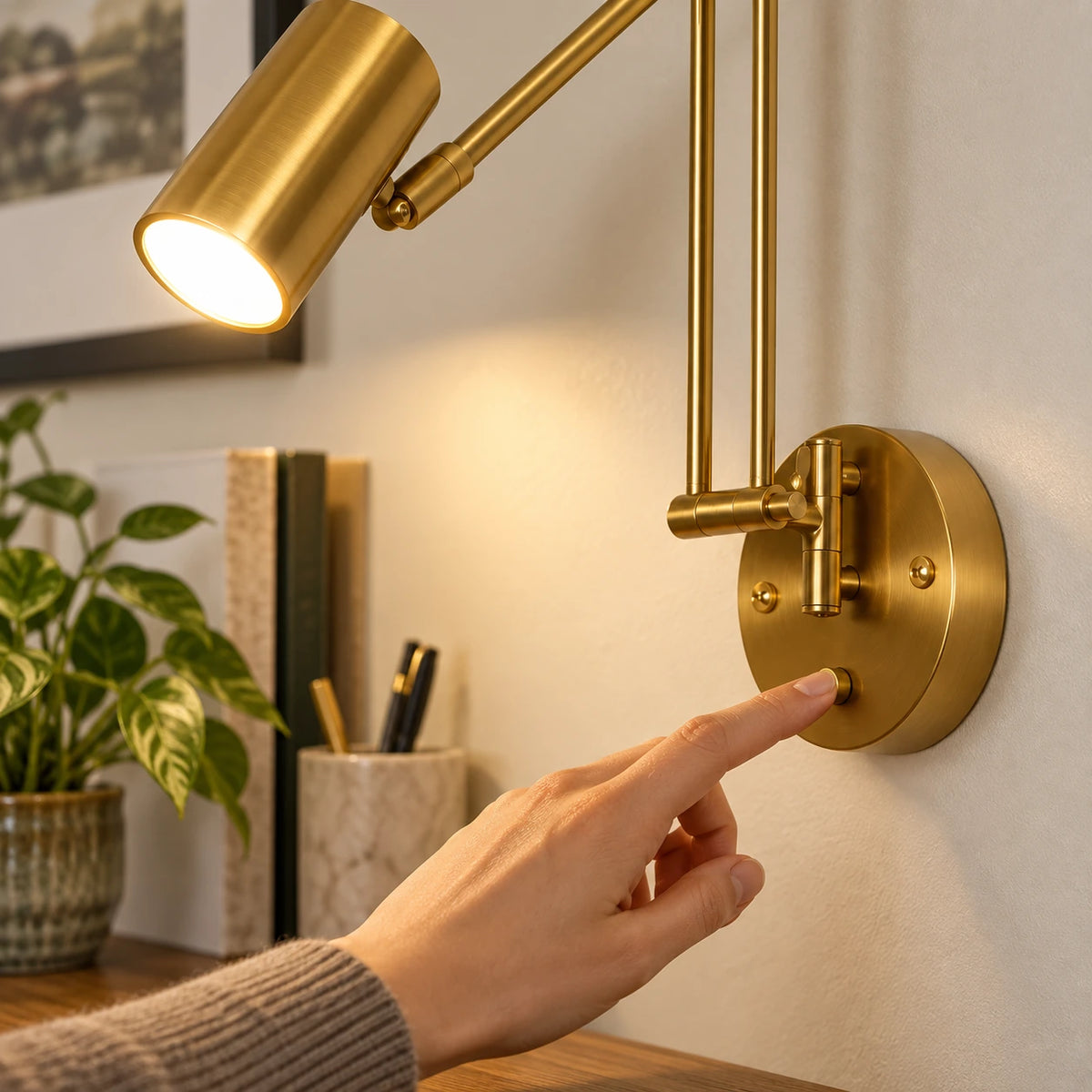 Détail du bouton de l'applique scandinave dorée