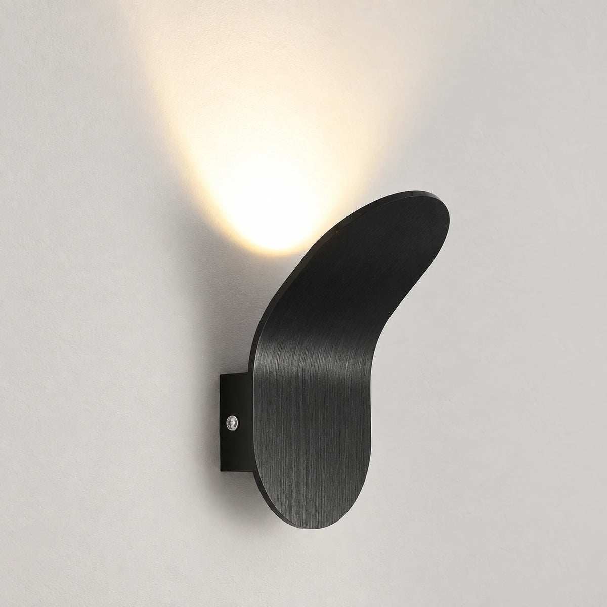 Applique murale spot led noire, lumière chaude, vue produit